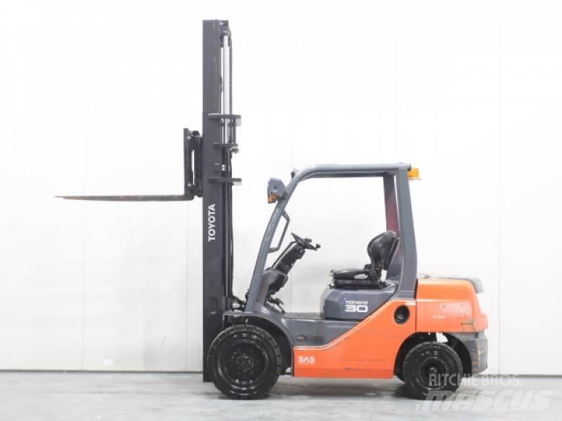 Toyota 02-8FDF30 Дизельні навантажувачі