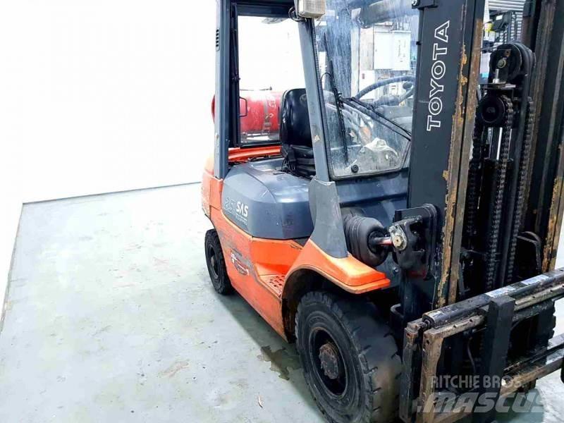 Toyota 42-7FGF25 Газові навантажувачі