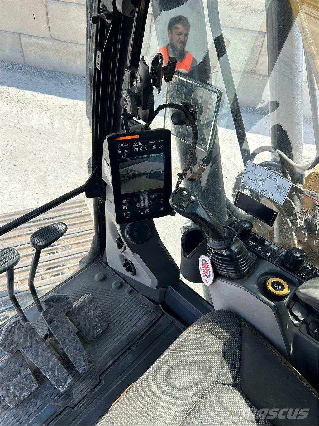 CAT 320 Гусеничні екскаватори