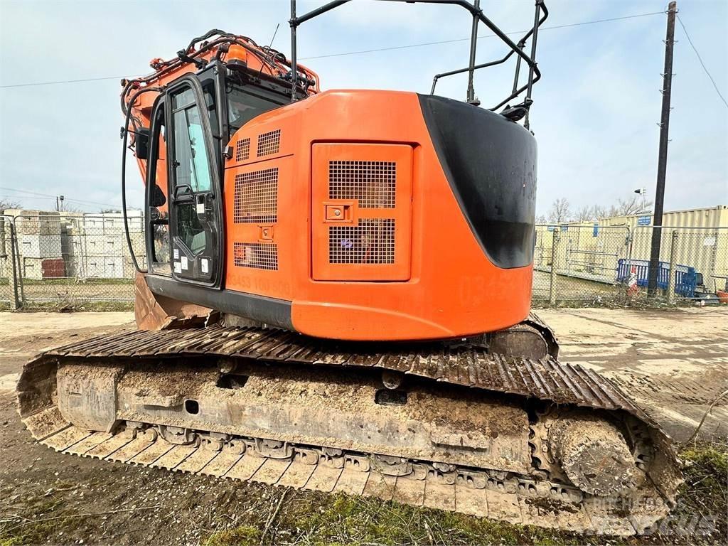 Hitachi ZX225USLC-6 Гусеничні екскаватори