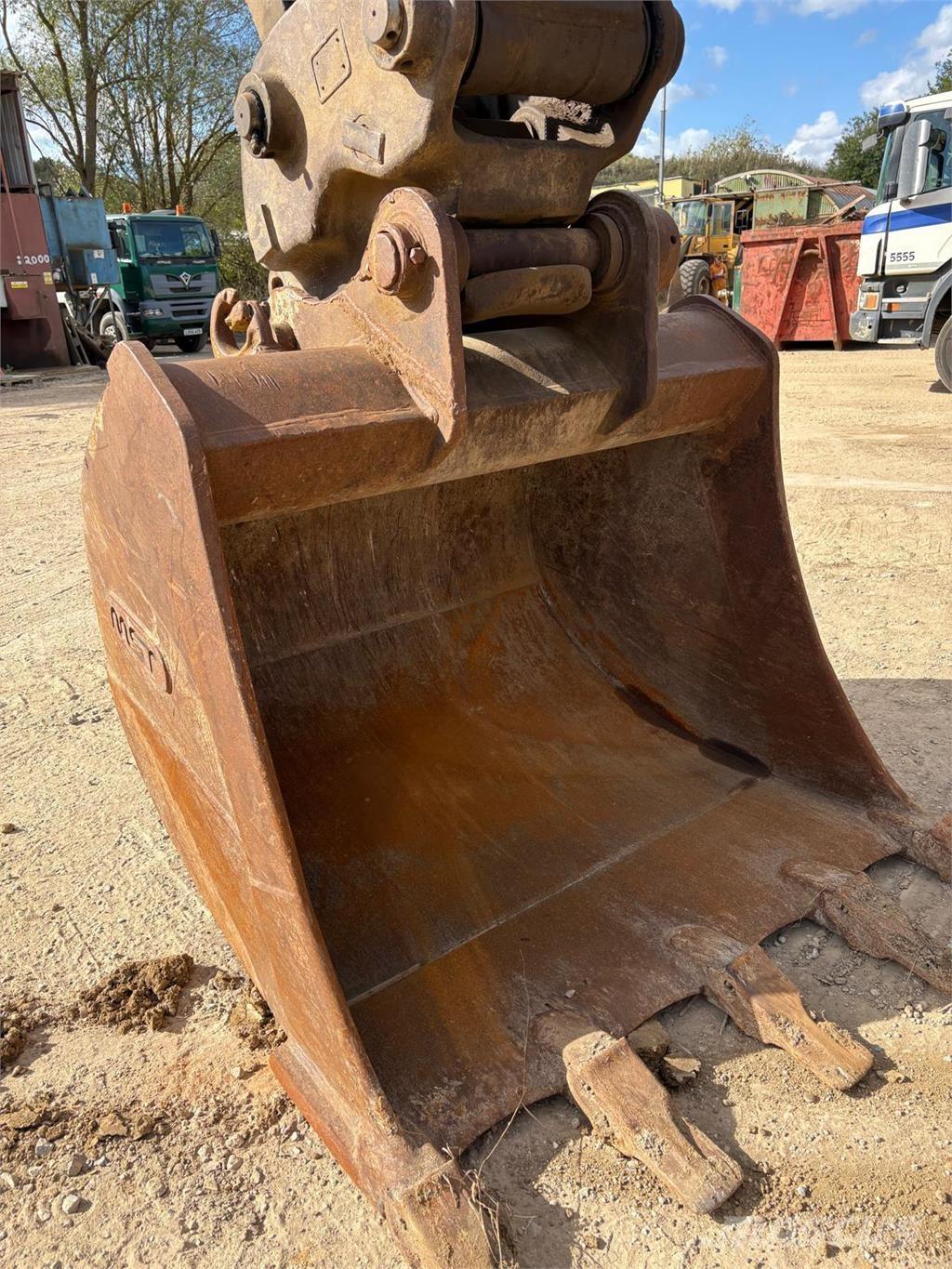Volvo EC290BLC Гусеничні екскаватори
