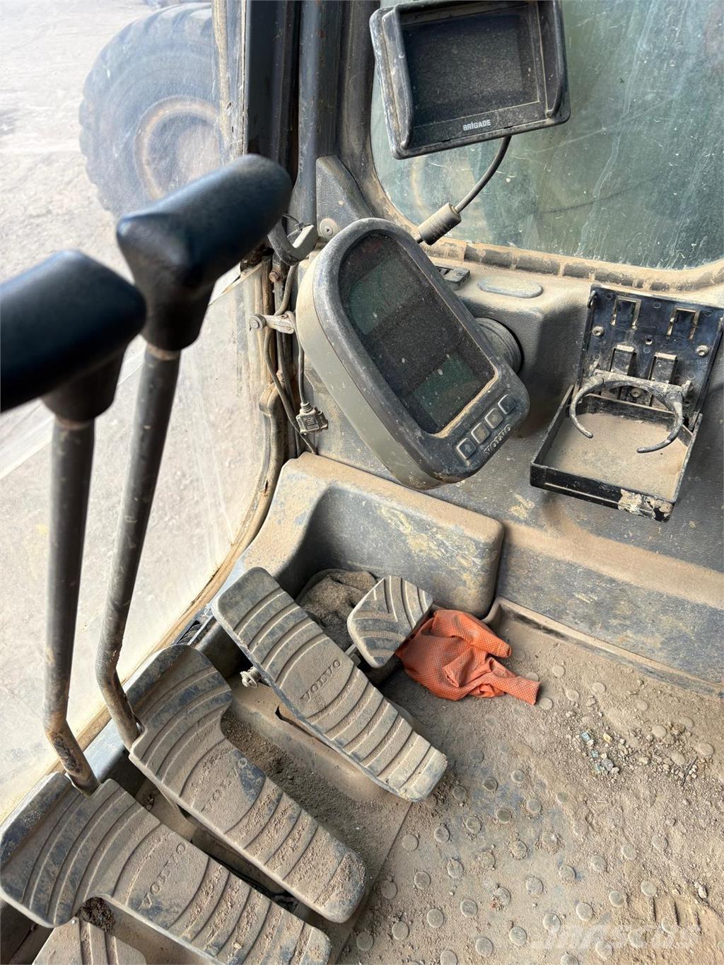 Volvo EC290BLC Гусеничні екскаватори