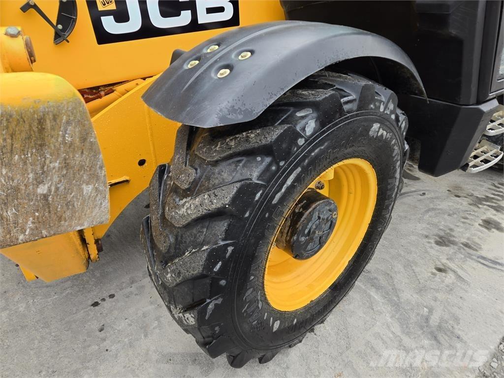 JCB 535-140 Телескопічні навантажувачі