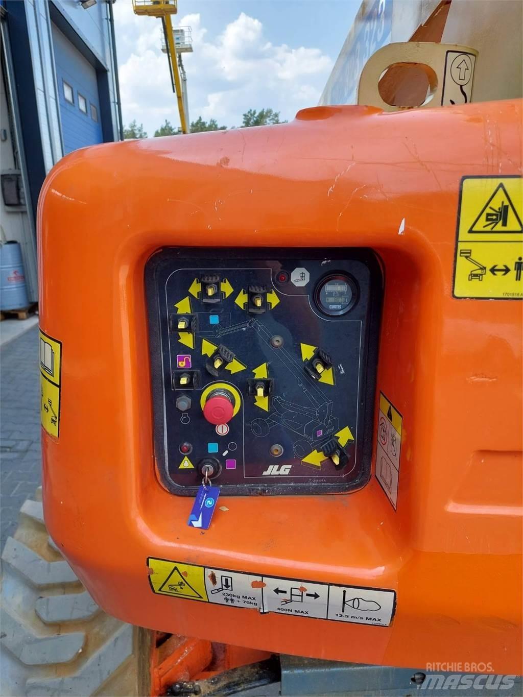 JLG M600JP Колінчаті підйомники