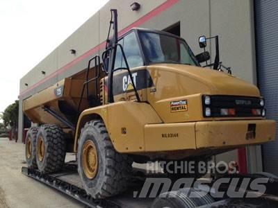 CAT 725 Зчленовані самоскиди