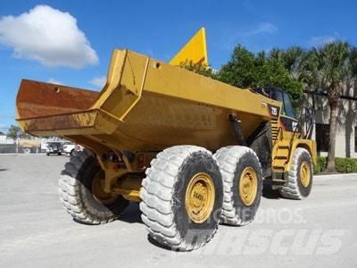 CAT 725 Зчленовані самоскиди