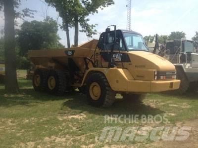 CAT 725 Зчленовані самоскиди