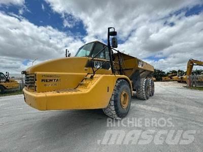 CAT 740 Зчленовані самоскиди