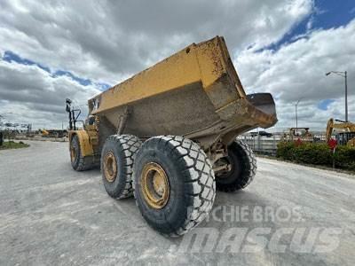 CAT 740 Зчленовані самоскиди