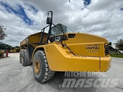 CAT 740 Зчленовані самоскиди
