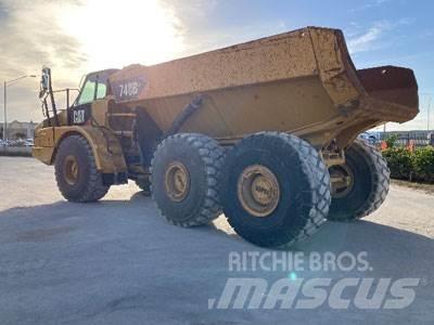 CAT 740B Зчленовані самоскиди