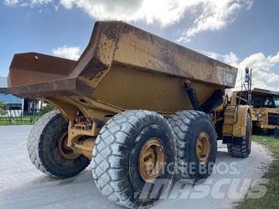 CAT 740B Зчленовані самоскиди