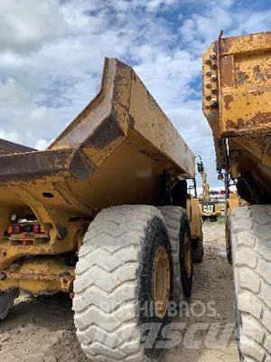 CAT 740B Зчленовані самоскиди
