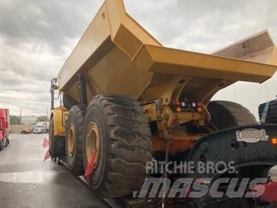CAT 745C Зчленовані самоскиди