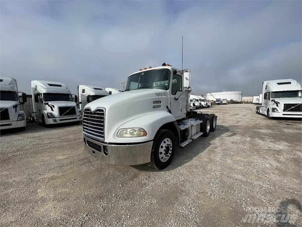 Mack CXU613 Тягачі