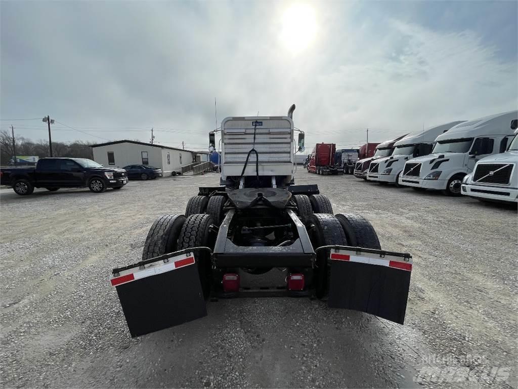 Mack CXU613 Тягачі