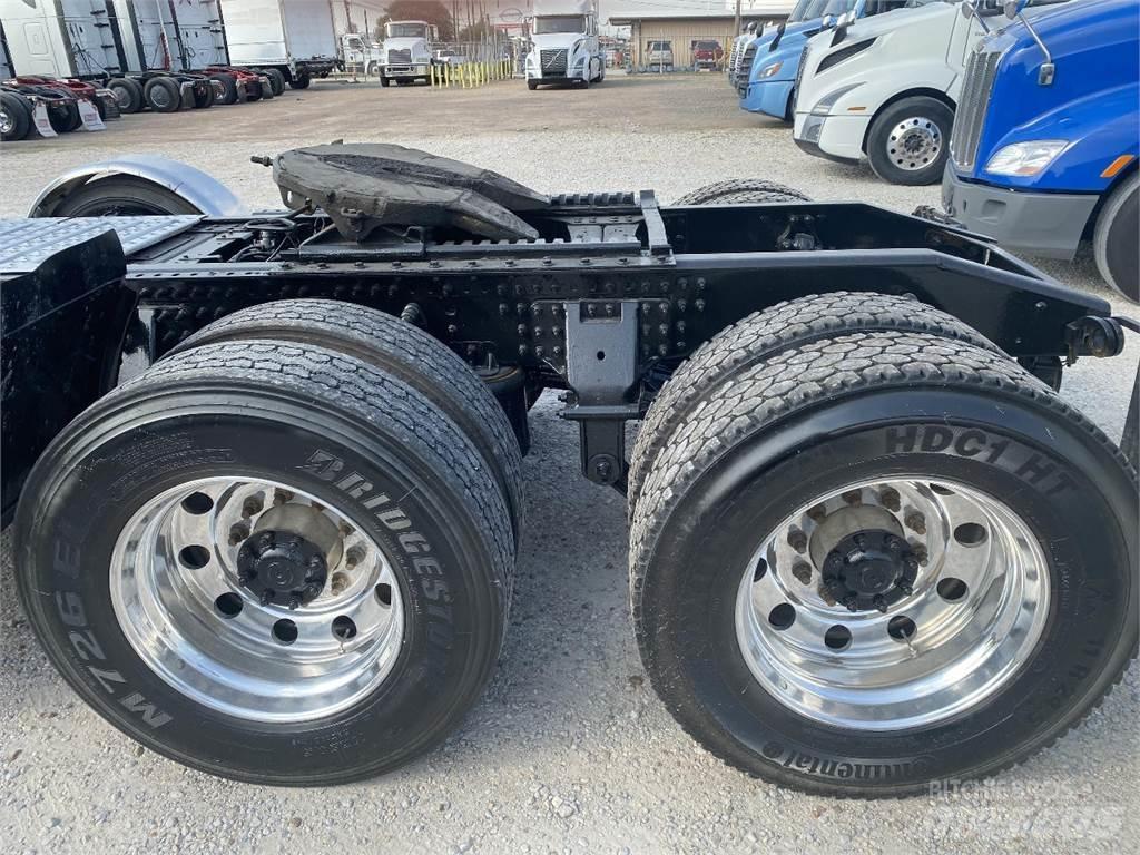 Mack GRANITE Тягачі