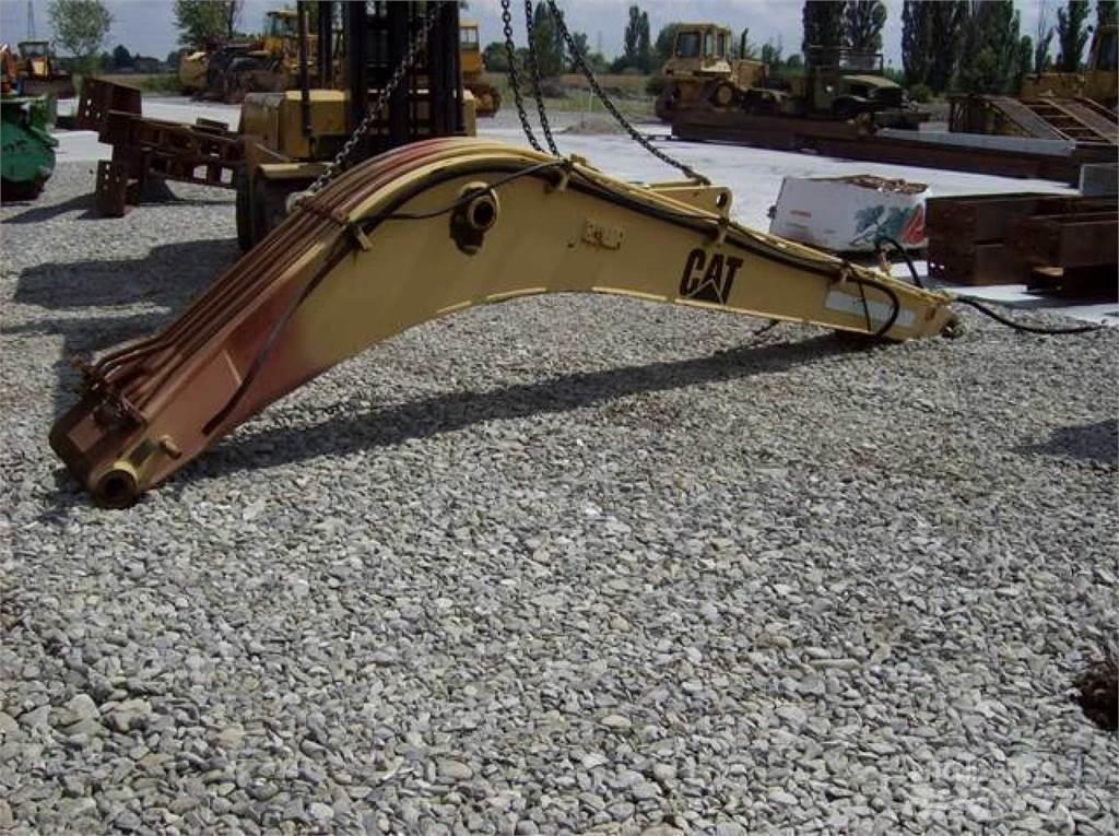 CAT 212 Шасі