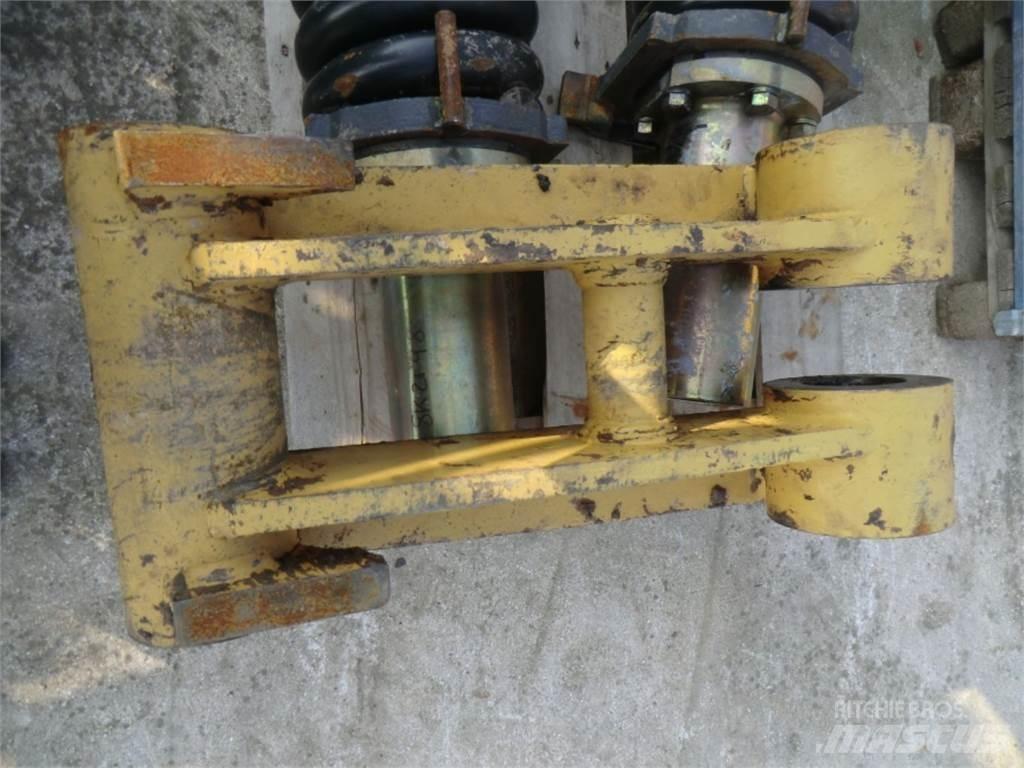 CAT 231D Шасі