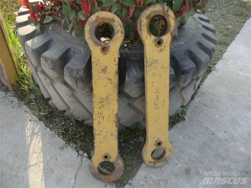 CAT 231D Шасі