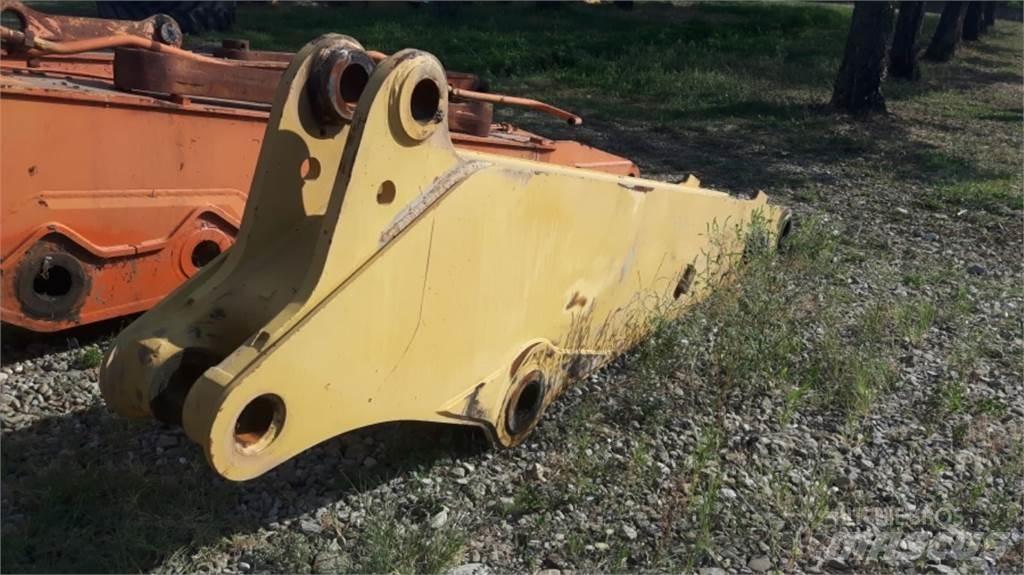 CAT 231D Шасі