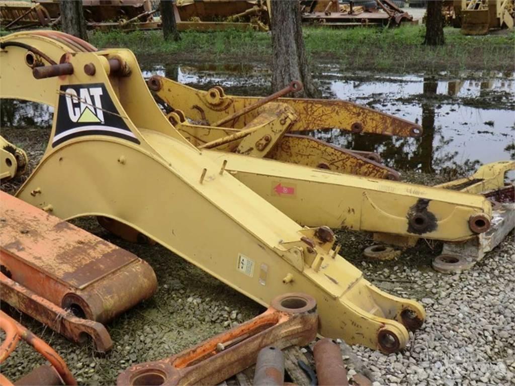 CAT 438C Шасі