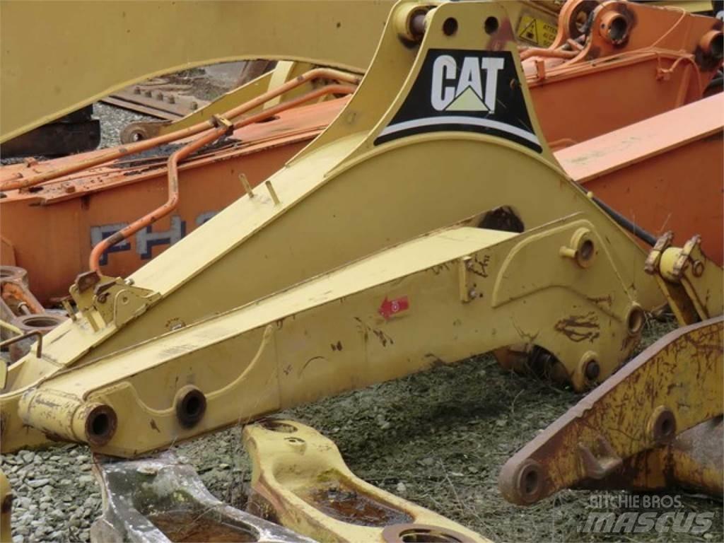 CAT 438C Шасі
