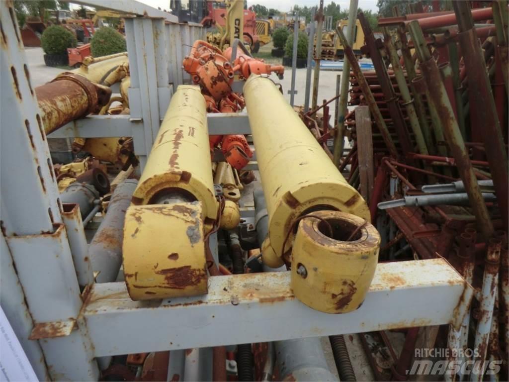 CAT 438C Будтехніка - Інші