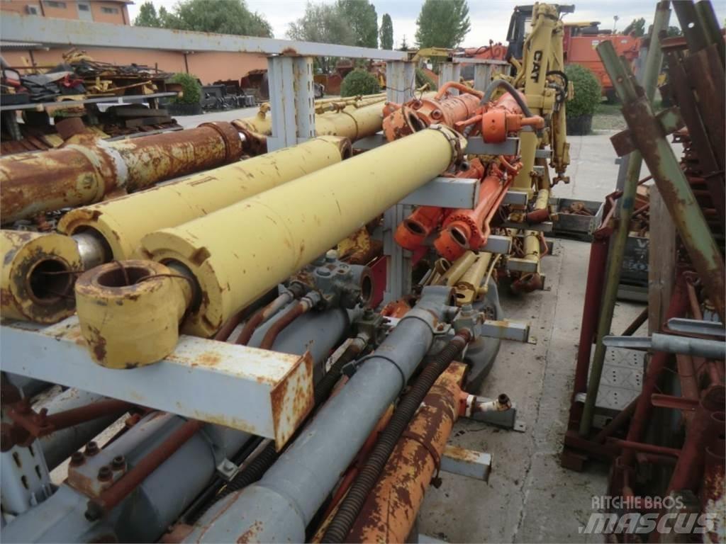 CAT 438C Будтехніка - Інші