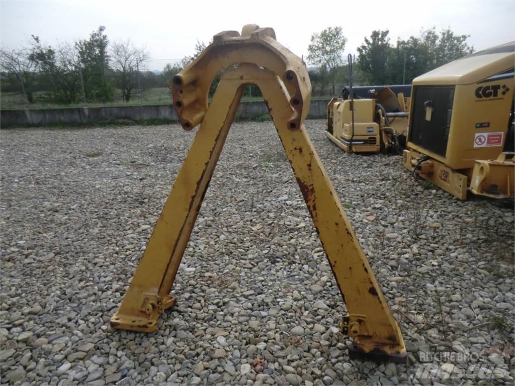 CAT 735 Шасі