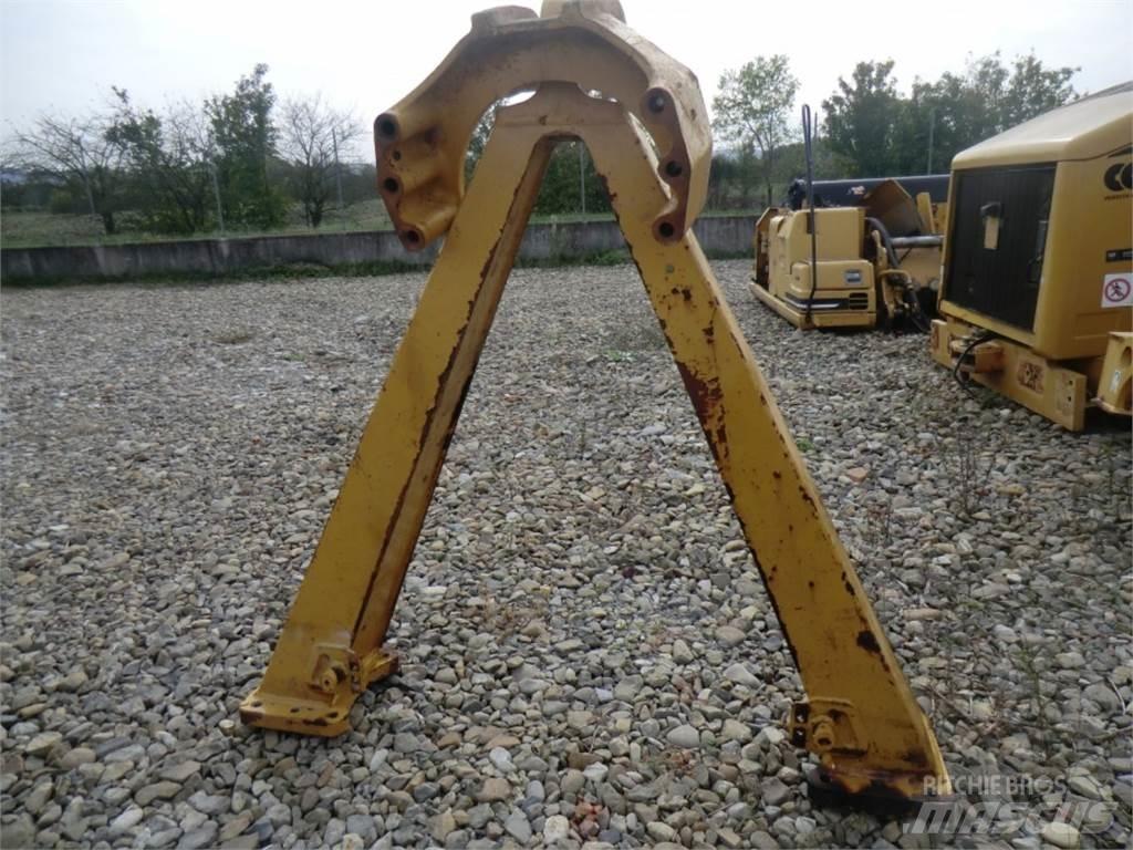 CAT 735 Шасі