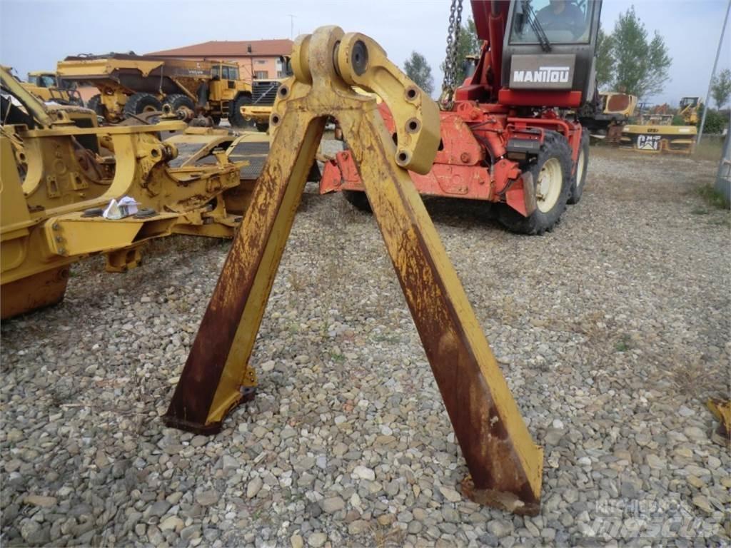 CAT 735 Шасі