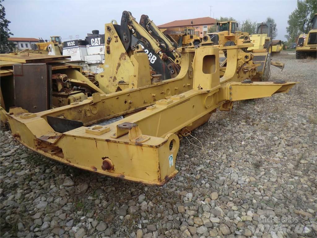 CAT 735 Шасі