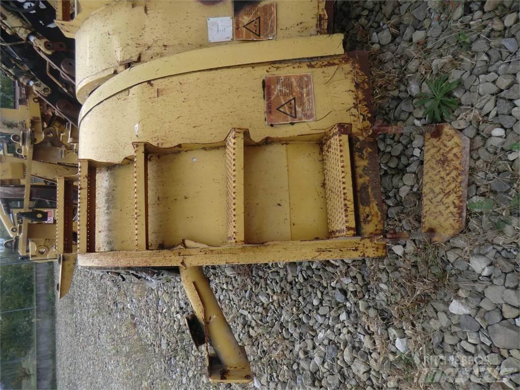 CAT 735 Шасі