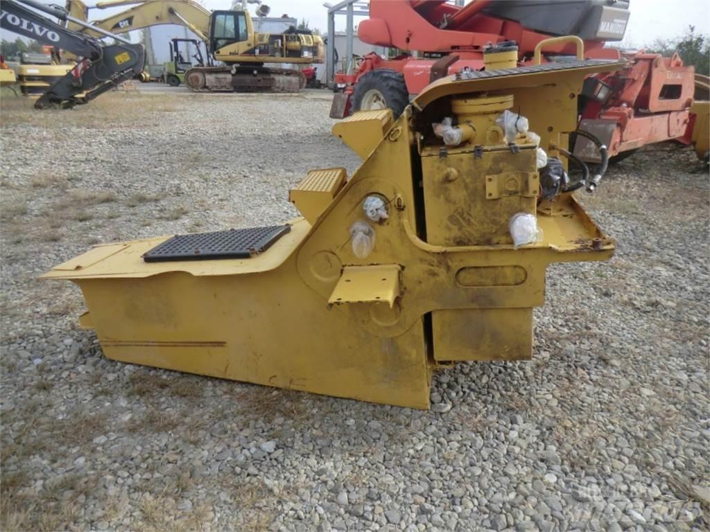 CAT 735 Шасі