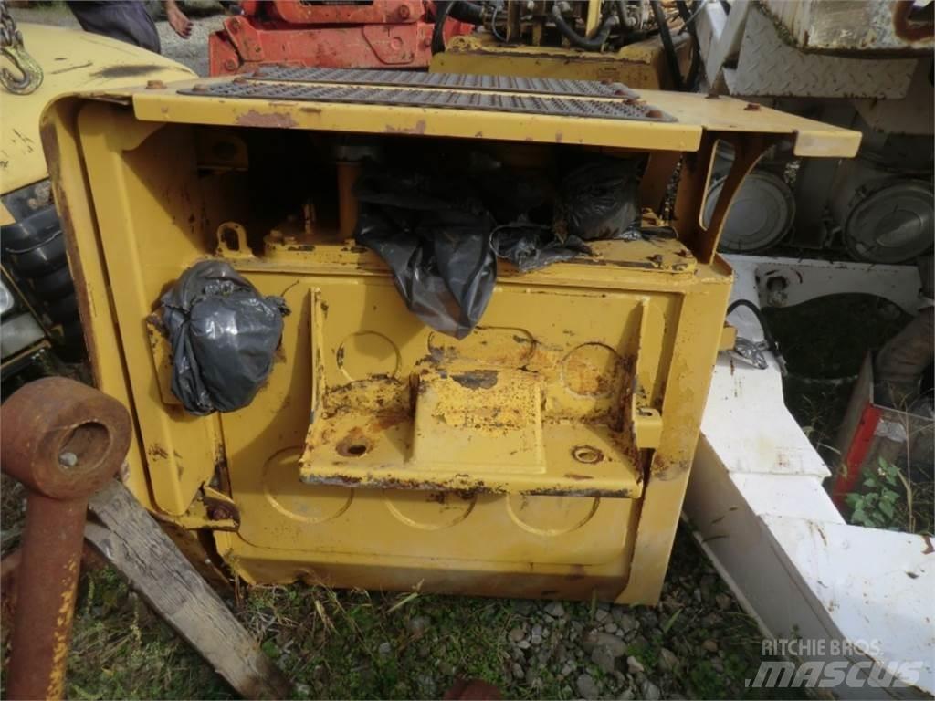 CAT 735 Шасі