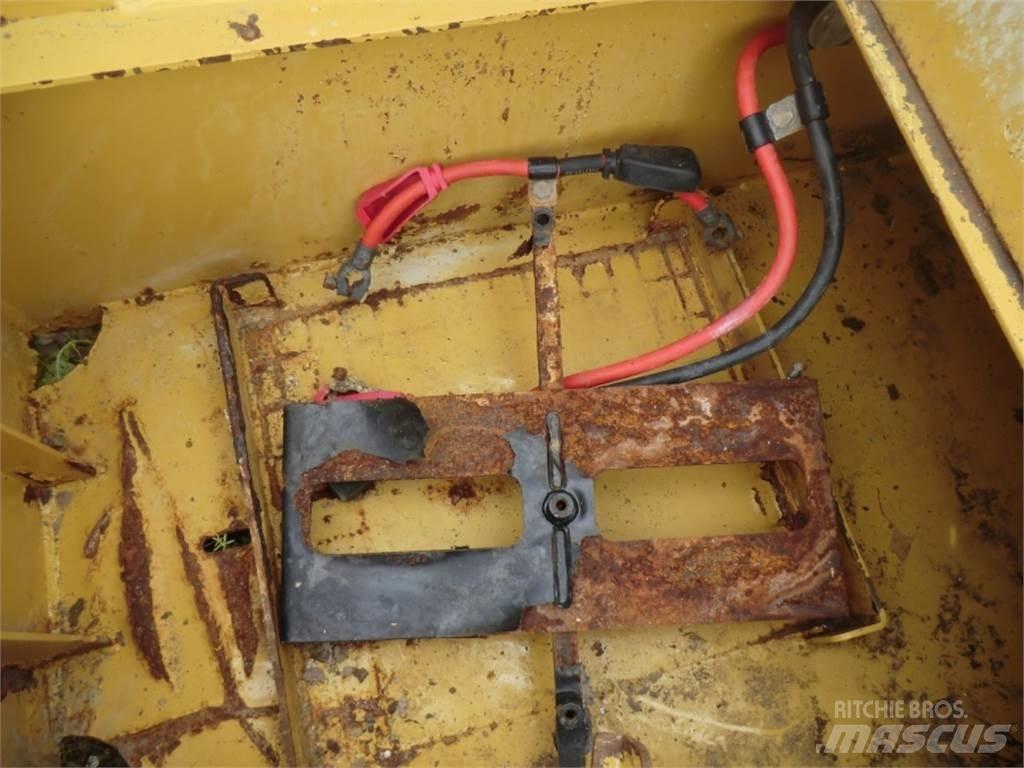 CAT 735 Шасі