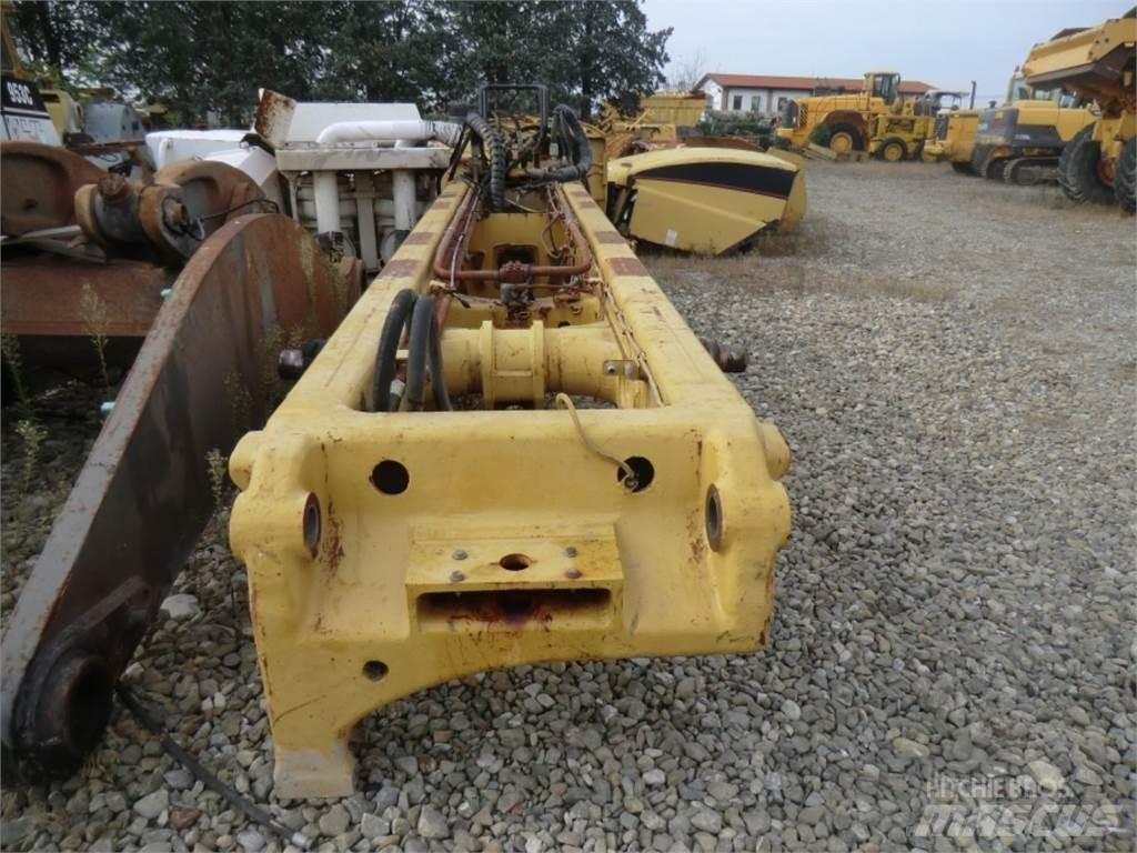 CAT 735 Шасі