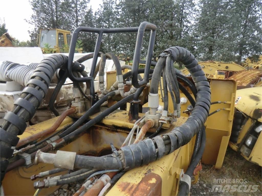 CAT 735 Шасі