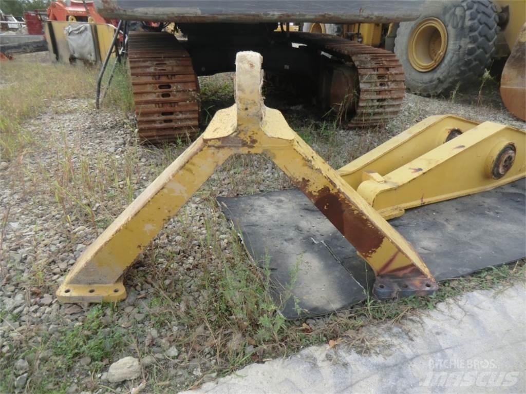 CAT 735 Шасі