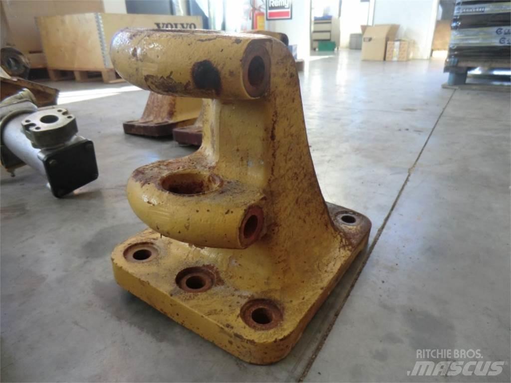 CAT 735 Шасі