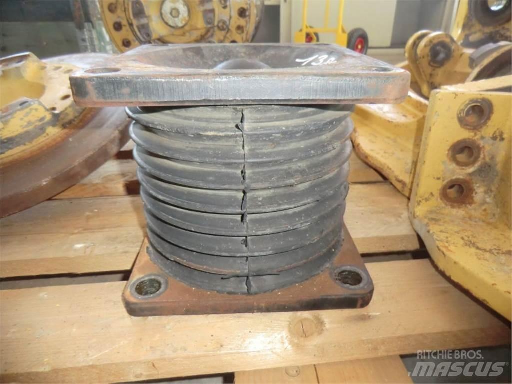 CAT 735 Шасі