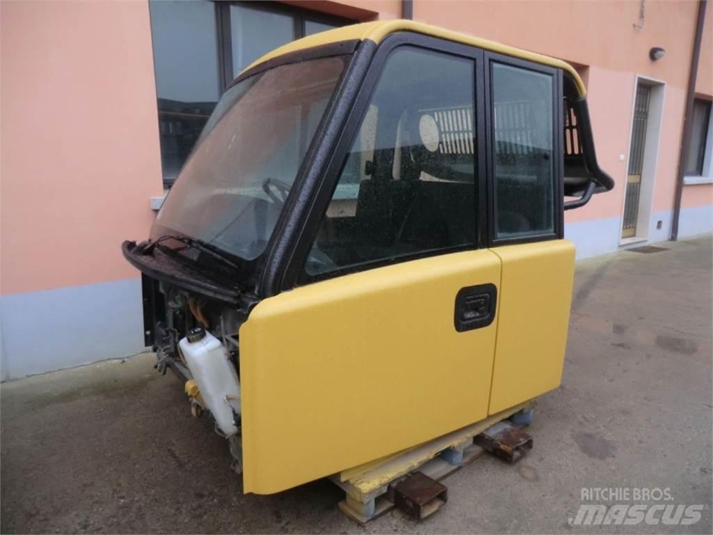 CAT 735 Шасі