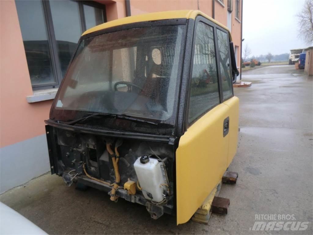 CAT 735 Шасі