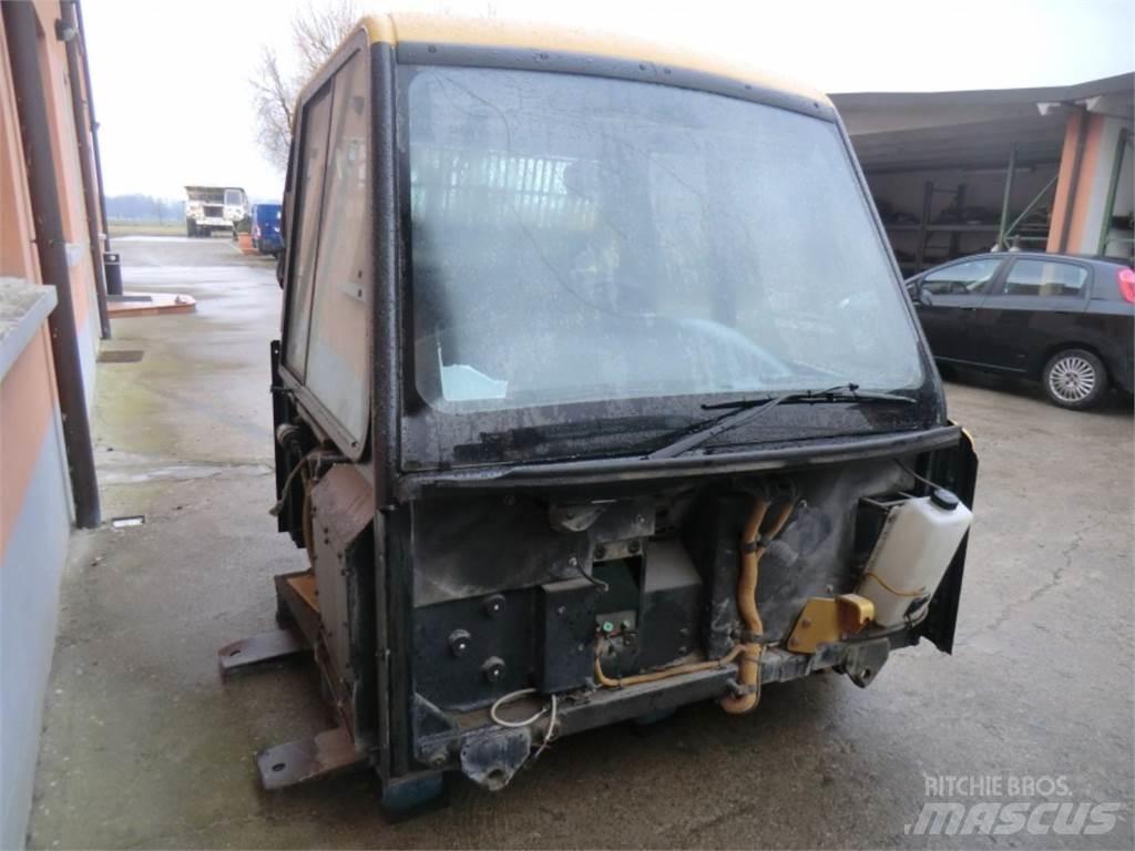 CAT 735 Шасі