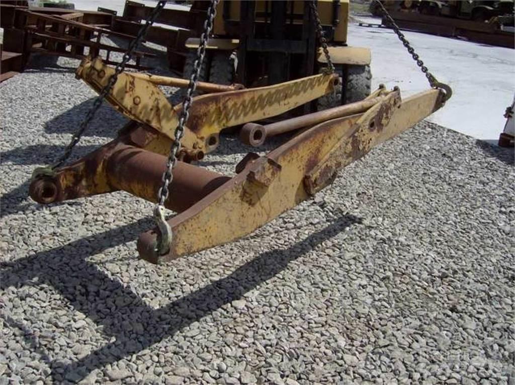 CAT 910 Шасі