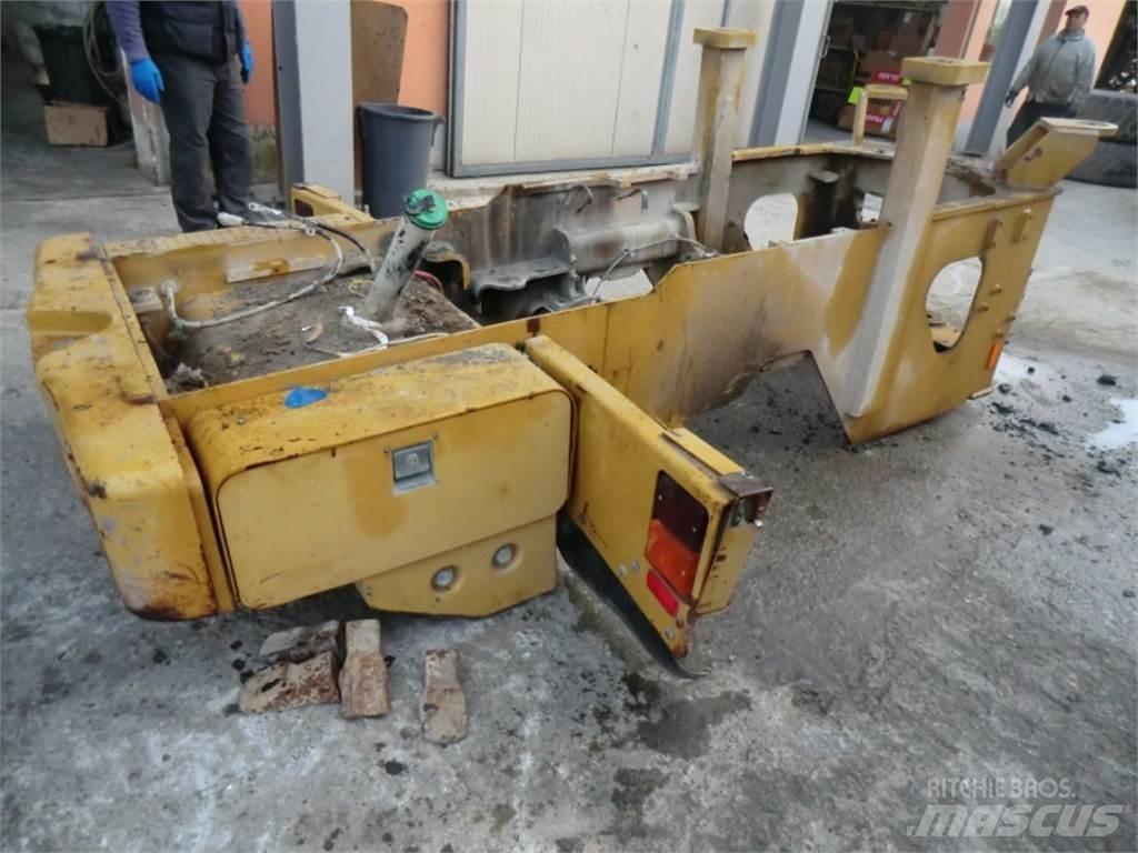 CAT 928G Шасі