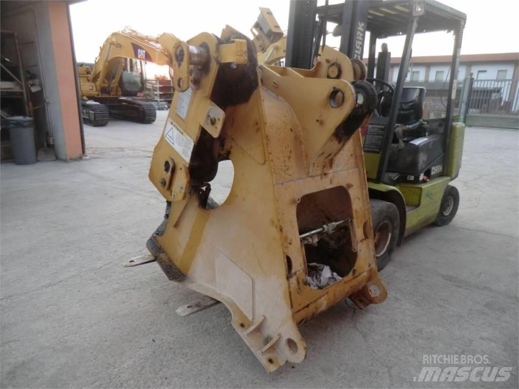 CAT 928G Шасі