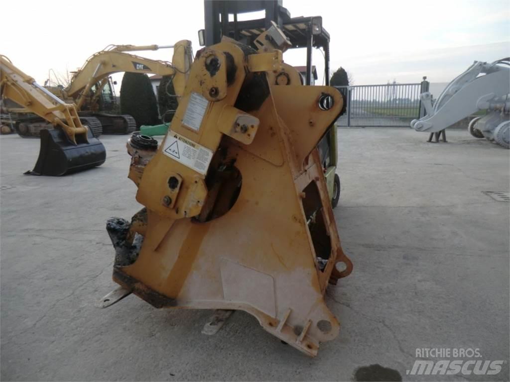CAT 928G Шасі
