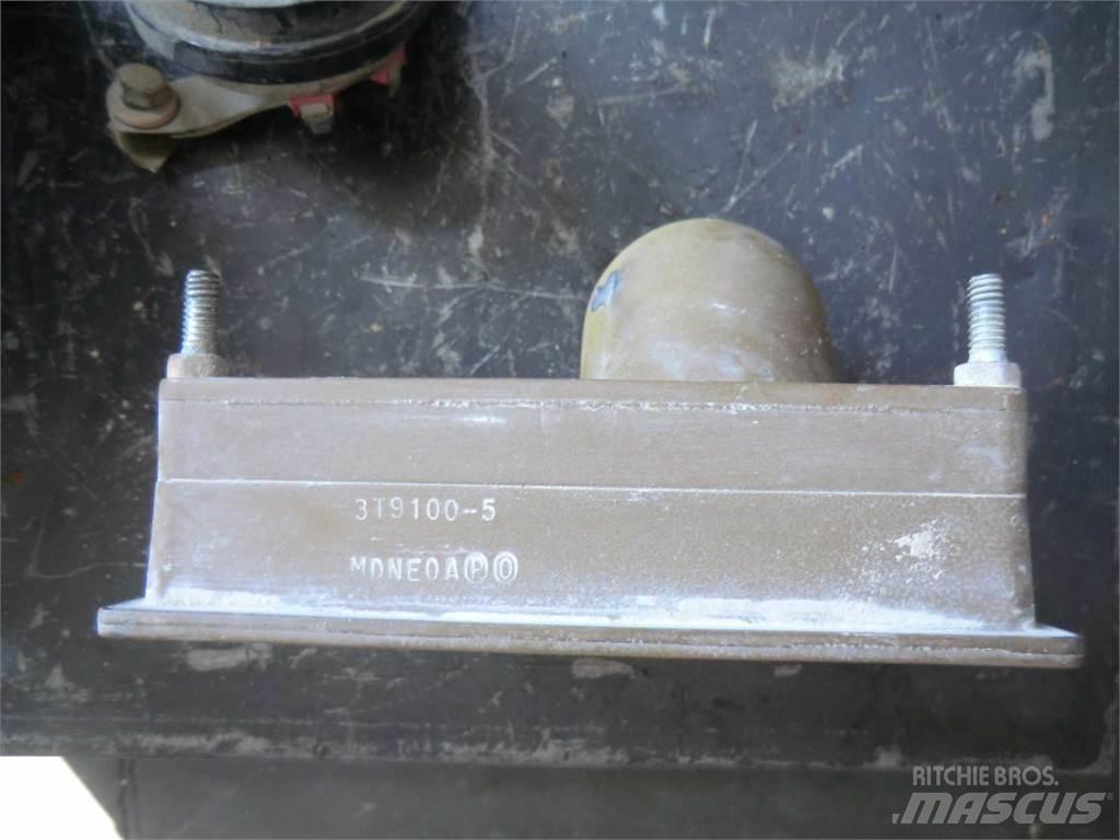 CAT 953 Шасі